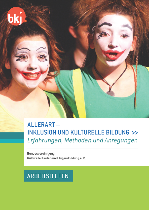 Titelbild der BKJ-Arbeitshilfe „AllerArt Inklusion“. Das Titelfoto zeigt zwei Jugendliche mit geschminkten Clowns-Gesichtern.